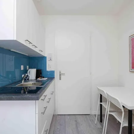 Urban Oasis With Queen Bed And View Be-43 Zurich