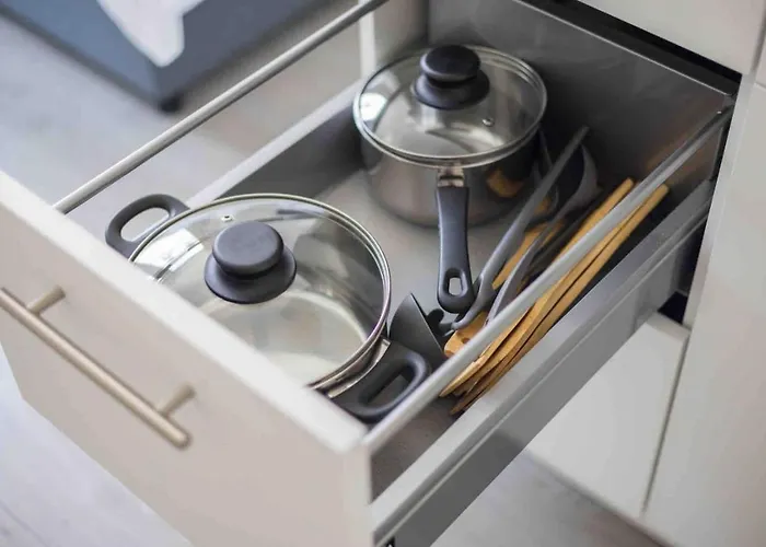 شقة Urban Oasis With Queen Bed And View Be-43