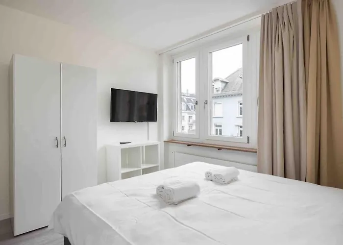 Urban Oasis With Queen Bed And View Be-43 شقة *